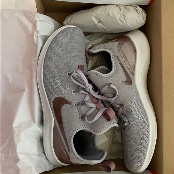 مستقر nike free tr 8 rose 
